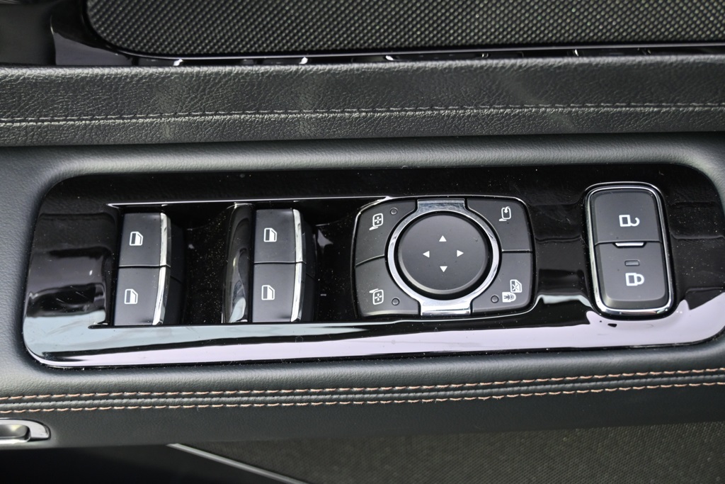 Vehicle image 24 of 36