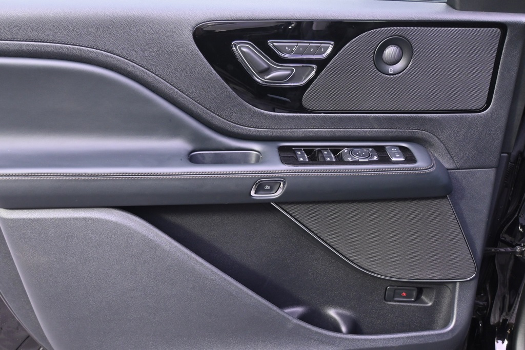 Vehicle image 23 of 36