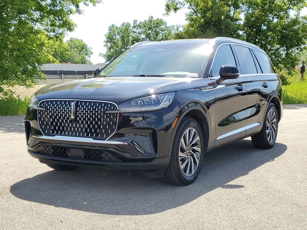 2025 Lincoln Aviator Premiere Image 1 of 38