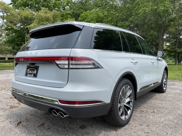 Vehicle image 4 of 61