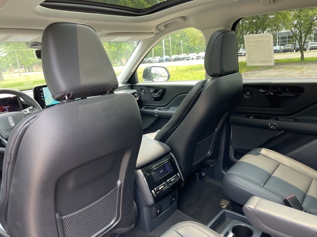 Vehicle image 34 of 61