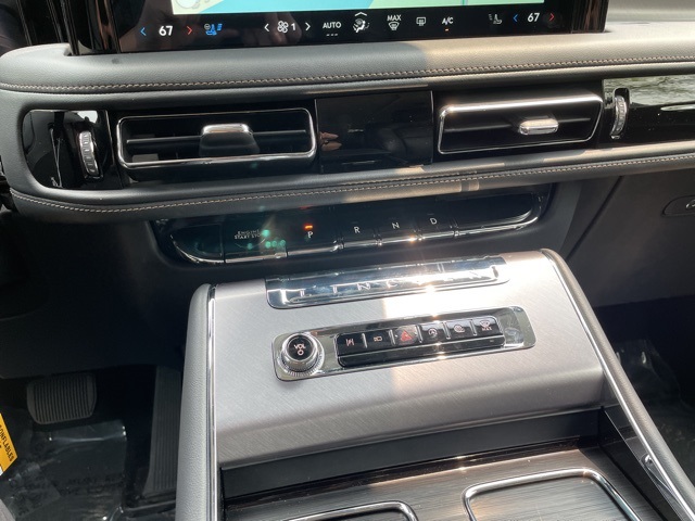 Vehicle image 14 of 61