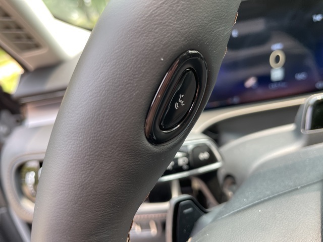 Vehicle image 27 of 61