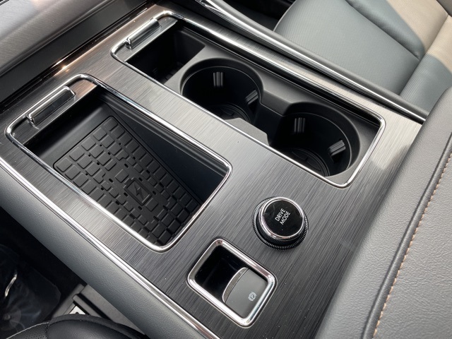 Vehicle image 17 of 61