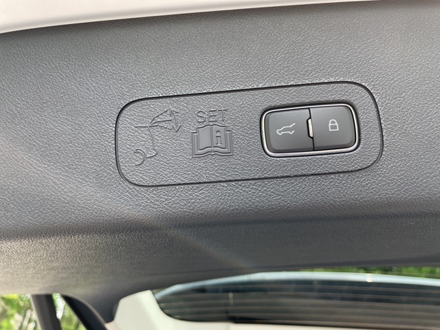 Vehicle image 46 of 61