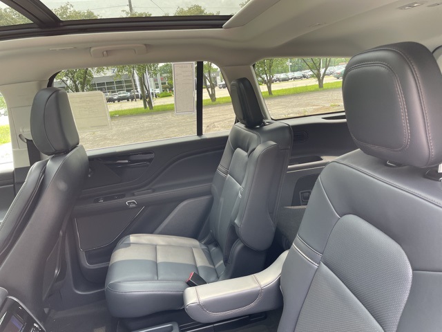 Vehicle image 33 of 61