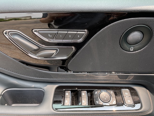 Vehicle image 32 of 61