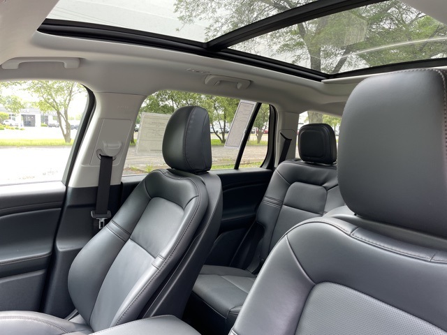 Vehicle image 10 of 61
