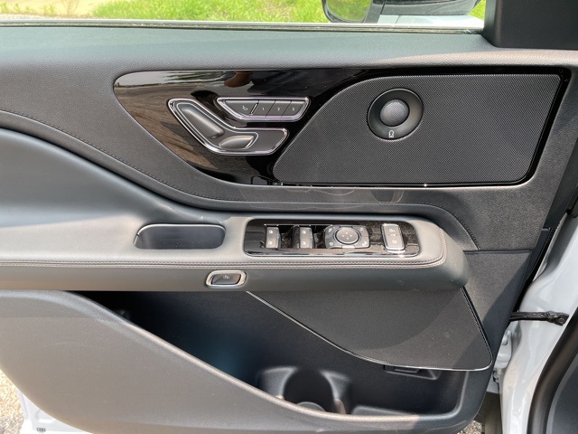 Vehicle image 31 of 61