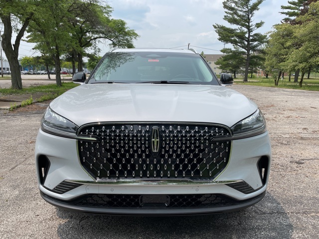 Vehicle image 2 of 61