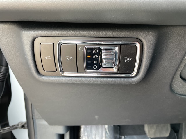 Vehicle image 28 of 61