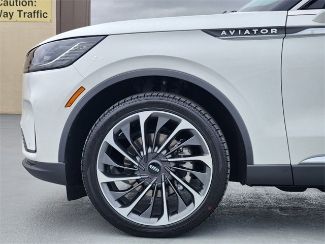Vehicle image 9 of 31