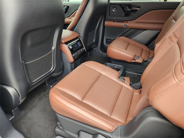 Vehicle image 28 of 31