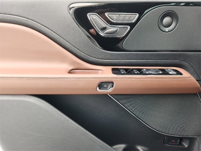 Vehicle image 22 of 31