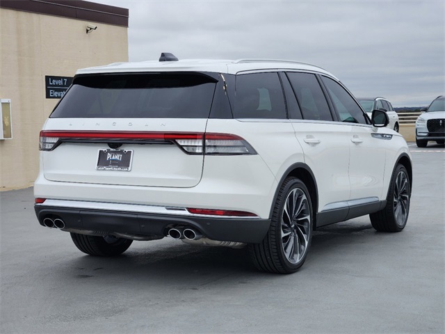 Vehicle image 4 of 31
