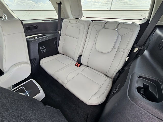 Vehicle image 12 of 32