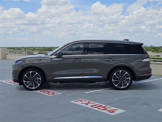 Vehicle image 7 of 32