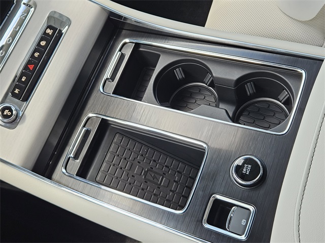 Vehicle image 22 of 32