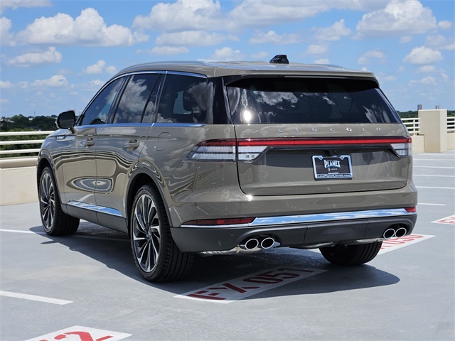 Vehicle image 6 of 32