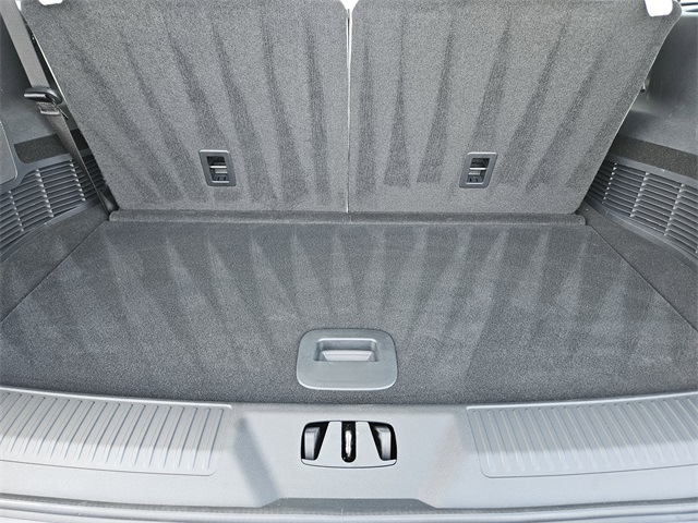 Vehicle image 11 of 32