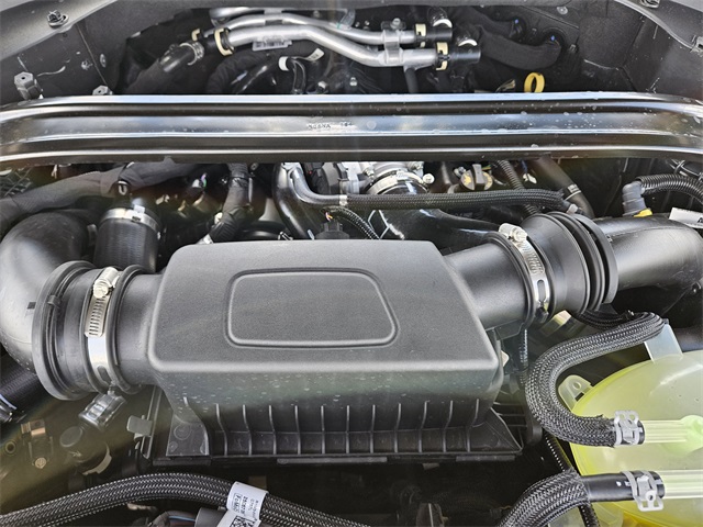 Vehicle image 8 of 32