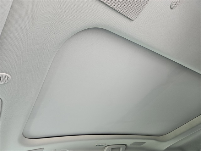 Vehicle image 18 of 32