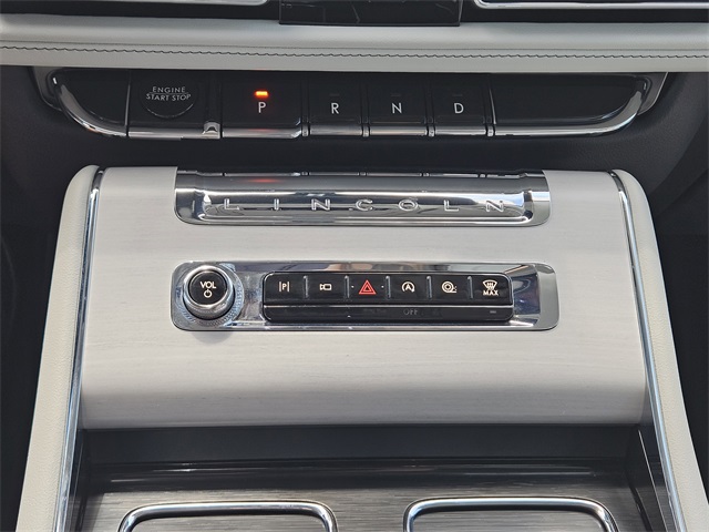 Vehicle image 20 of 32