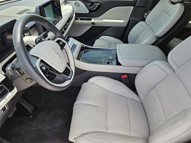 Vehicle image 29 of 32