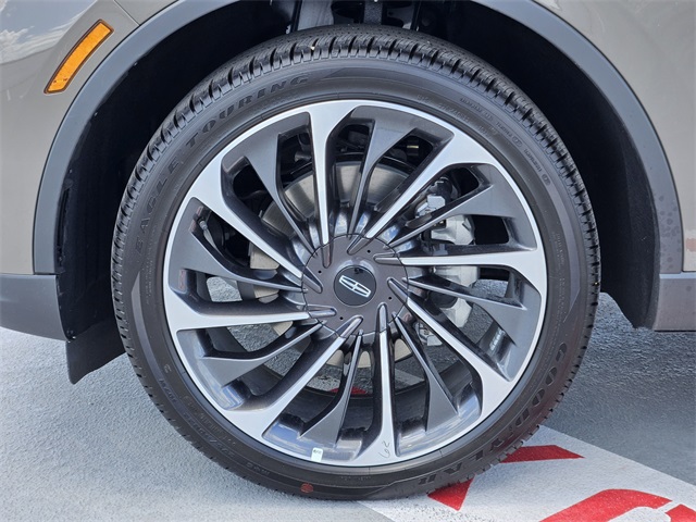 Vehicle image 9 of 32