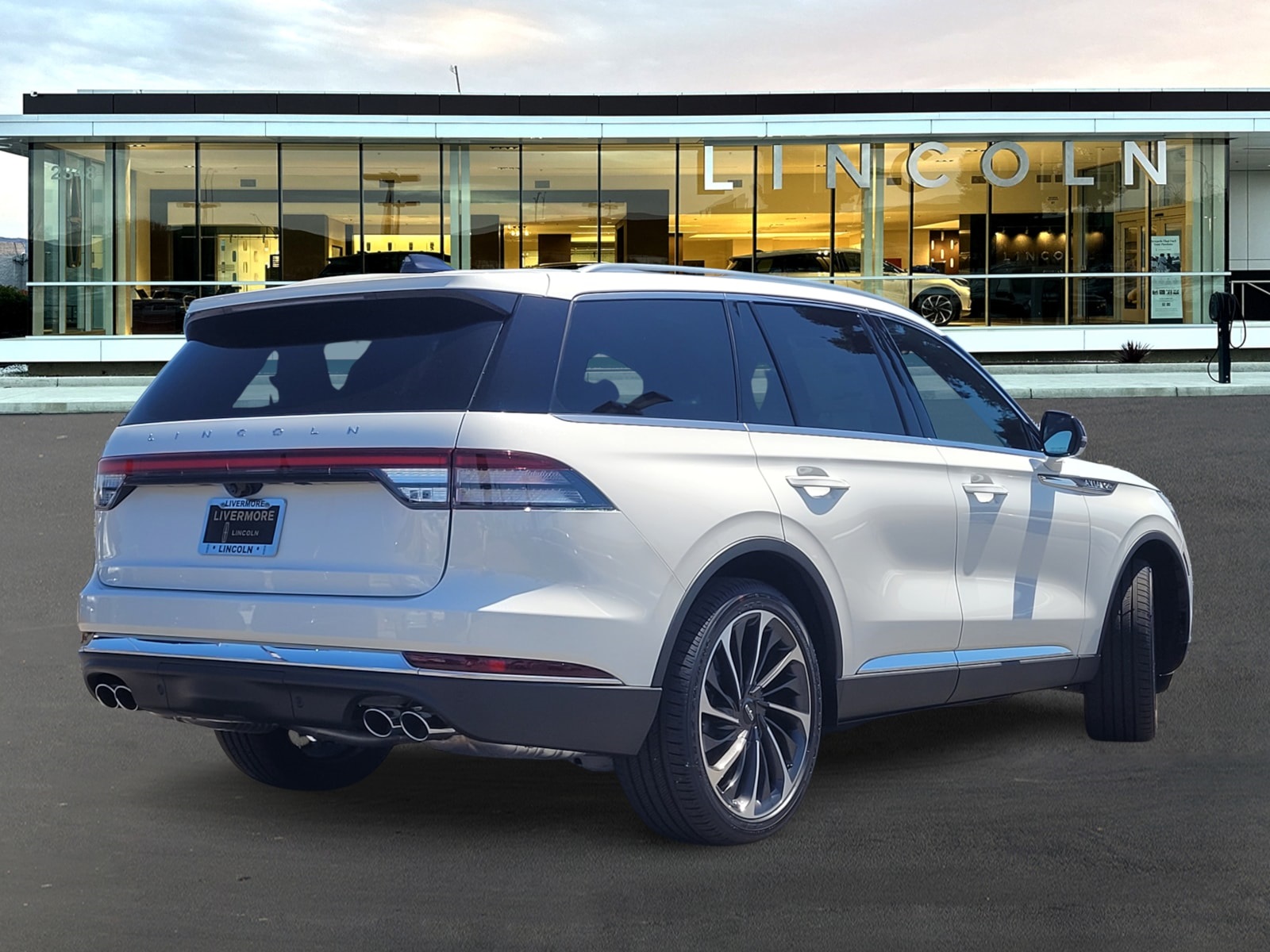 Vehicle image 4 of 12