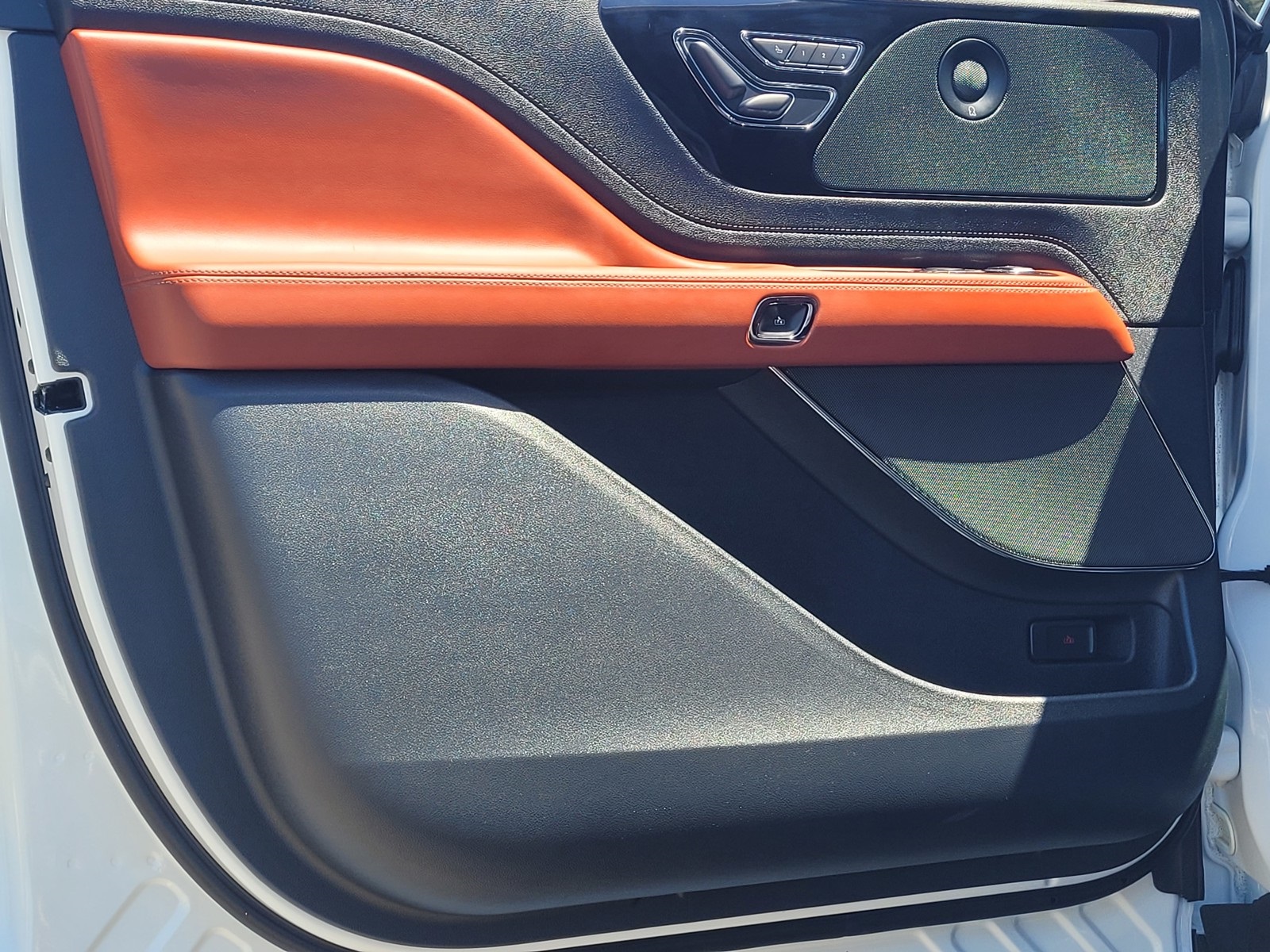Vehicle image 10 of 12