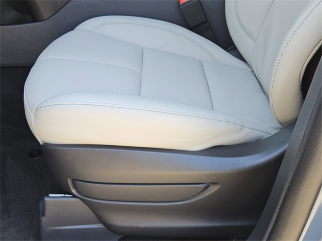 Vehicle image 23 of 32