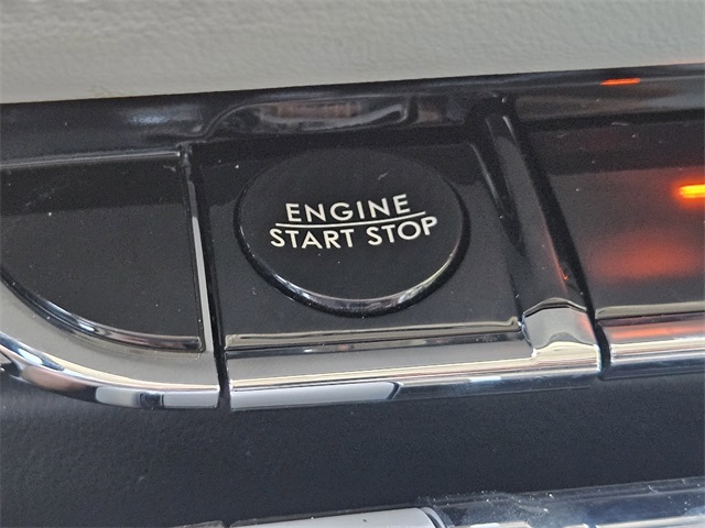 Vehicle image 20 of 32