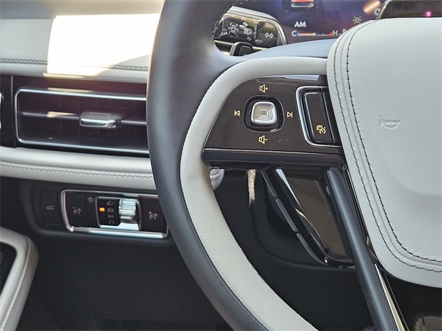 Vehicle image 26 of 32