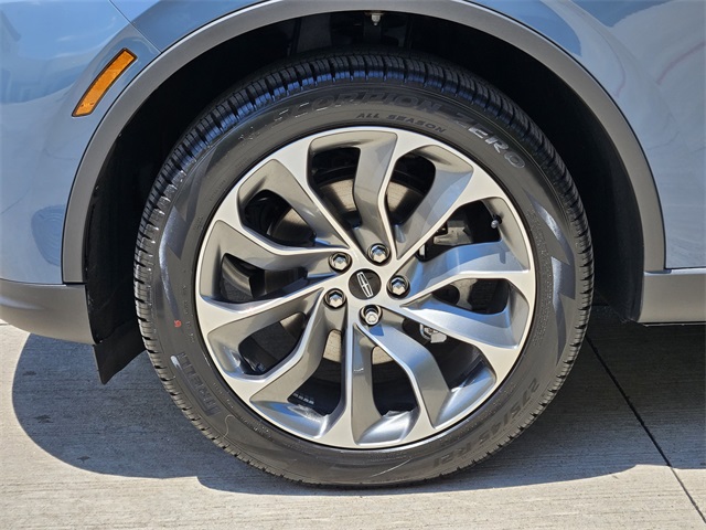 Vehicle image 11 of 32