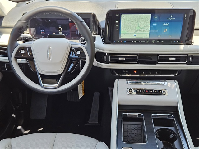 Vehicle image 25 of 32
