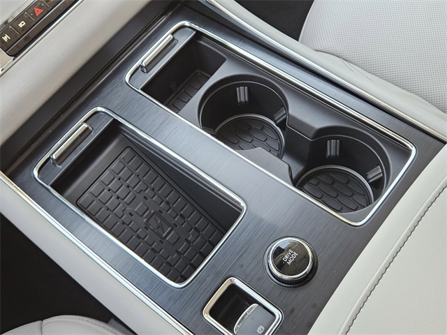 Vehicle image 19 of 32
