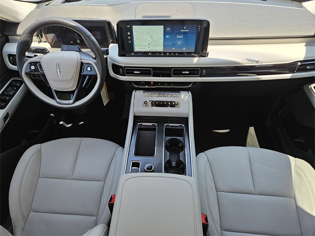 Vehicle image 24 of 32