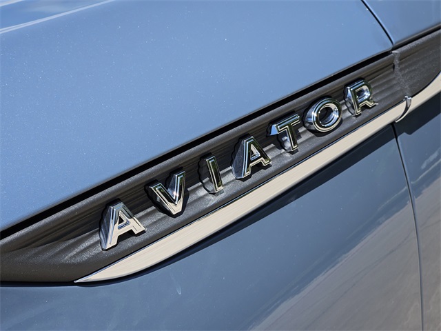 Vehicle image 8 of 32