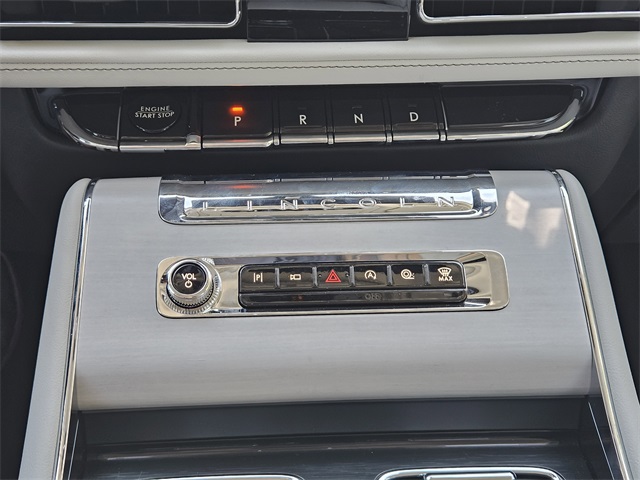 Vehicle image 18 of 32