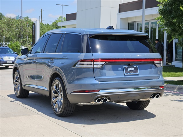 Vehicle image 5 of 32