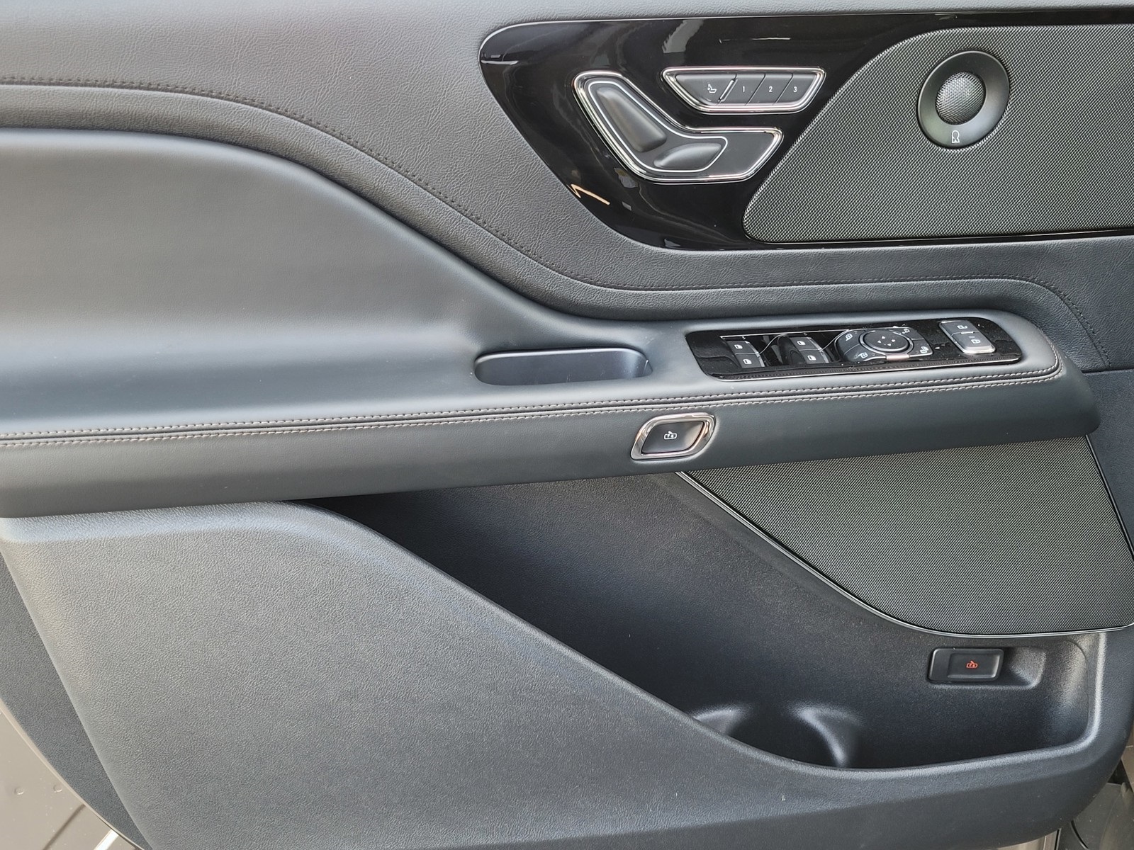 Vehicle image 10 of 12