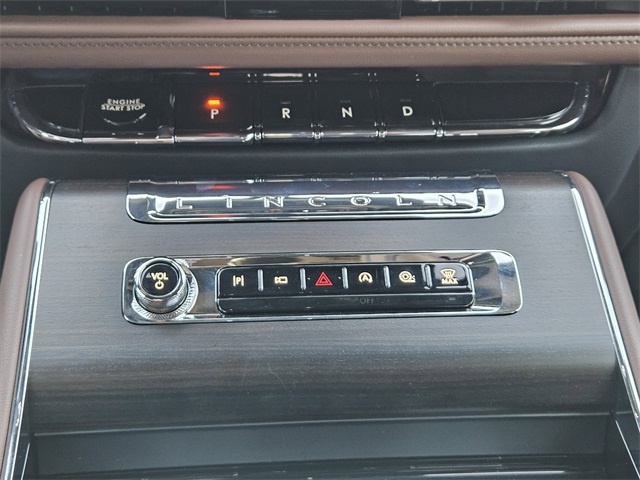 Vehicle image 18 of 32