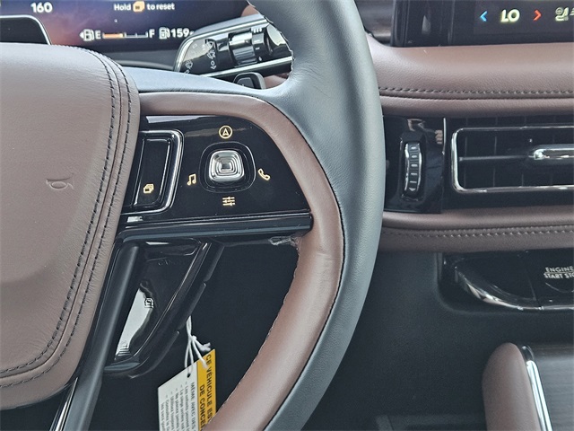 Vehicle image 27 of 32