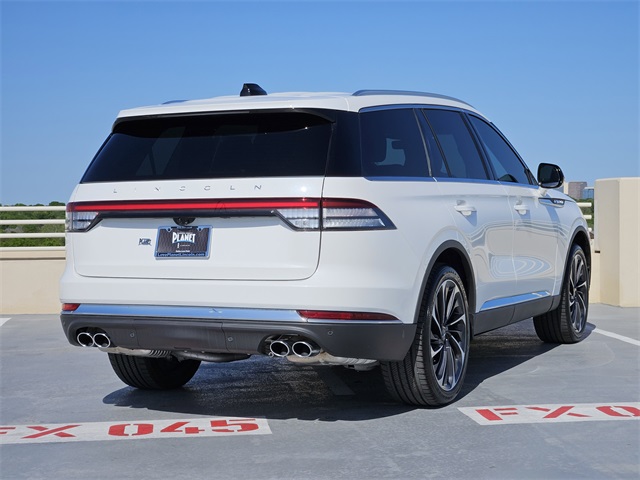 Vehicle image 4 of 32