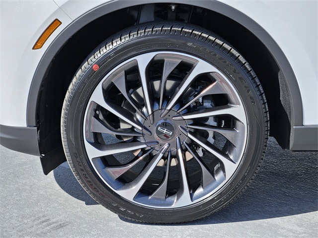 Vehicle image 11 of 32