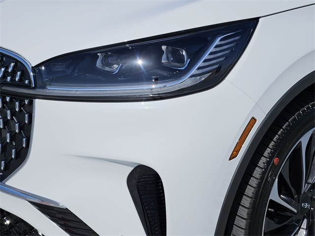 Vehicle image 9 of 32