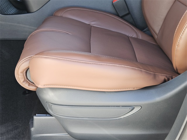 Vehicle image 23 of 32