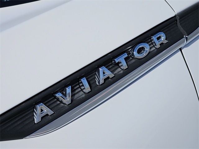 Vehicle image 8 of 32