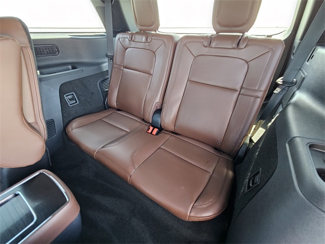 Vehicle image 29 of 32